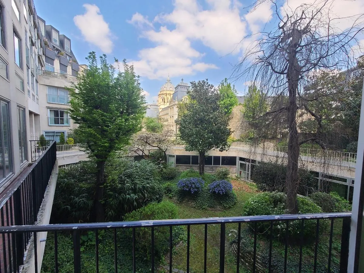 Apartment Centre - St Michel Paris